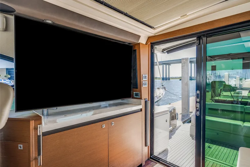Slide: The Image of Sea Ray 510 SUNDANCER 2013 - 22
