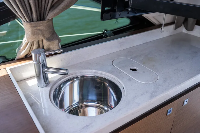 Slide: The Image of Sea Ray 510 SUNDANCER 2013 - 24