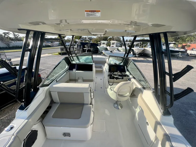Slide: The Image of Boston whaler 24VNT 2025 - 10