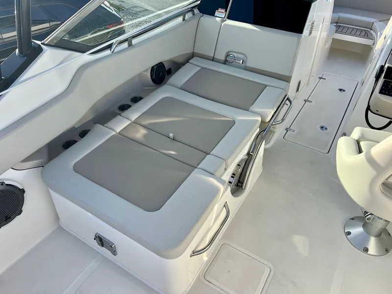 Slide: The Image of Boston whaler 24VNT 2025 - 12