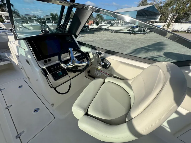 Slide: The Image of Boston whaler 24VNT 2025 - 13