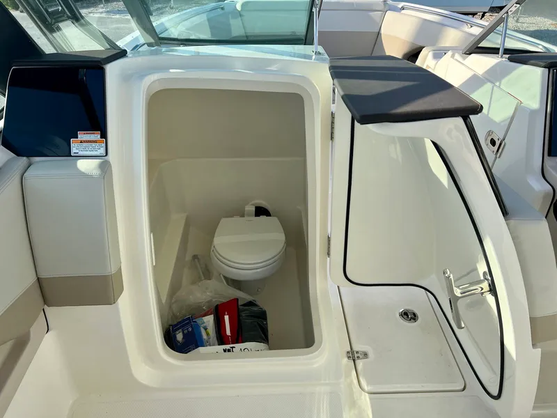 Slide: The Image of Boston whaler 24VNT 2025 - 15