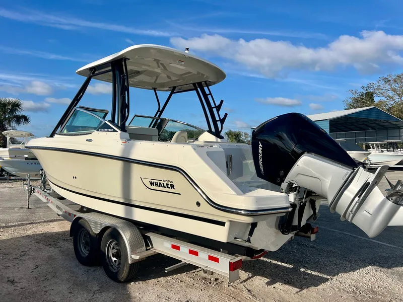 Slide: The Image of Boston whaler 24VNT 2025 - 3