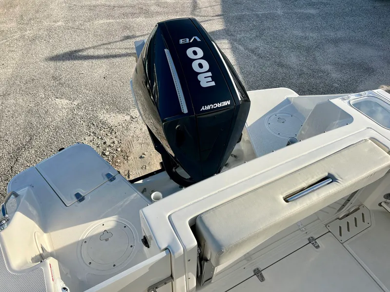 Slide: The Image of Boston whaler 24VNT 2025 - 8