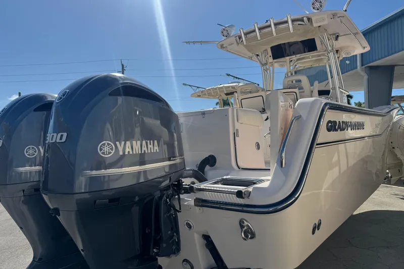 Slide: The Image of Grady-White Bimini 306 2007 - 2