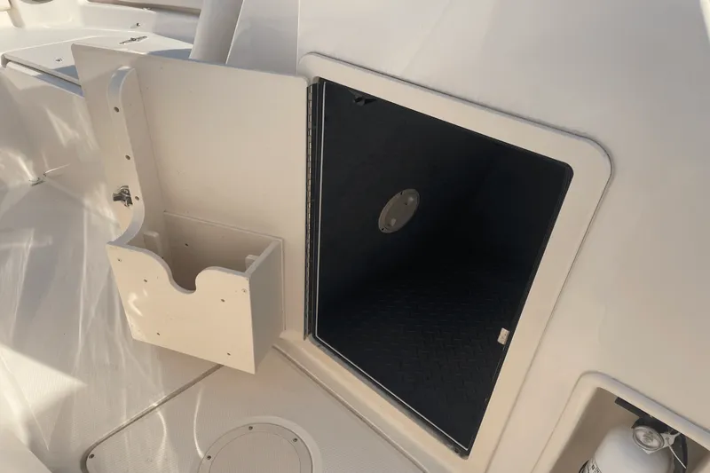 Slide: The Image of Grady-White Freesom 215 2020 - 10