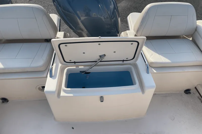 Slide: The Image of Grady-White Freesom 215 2020 - 12