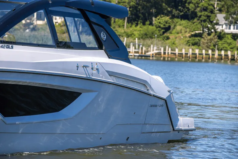 Slide: The Image of Cruisers 42 GLS South Beach Outboard 2024 - 12