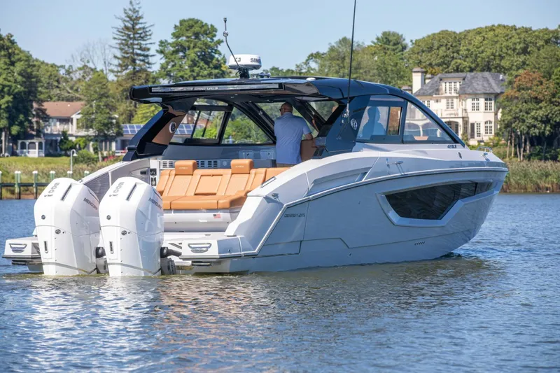 Slide: The Image of Cruisers 42 GLS South Beach Outboard 2024 - 18