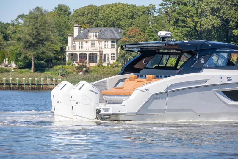 Slide: The Image of Cruisers 42 GLS South Beach Outboard 2024 - 19