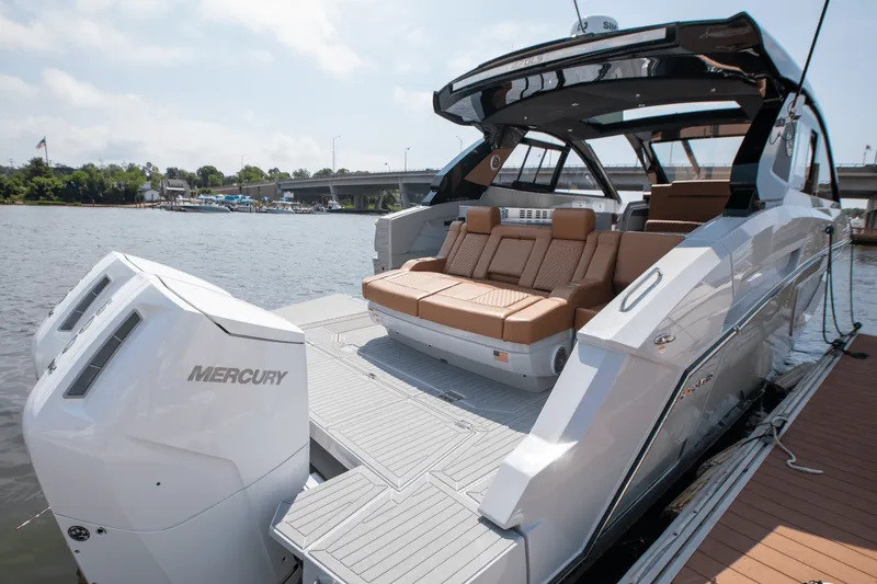 Slide: The Image of Cruisers 42 GLS South Beach Outboard 2024 - 27