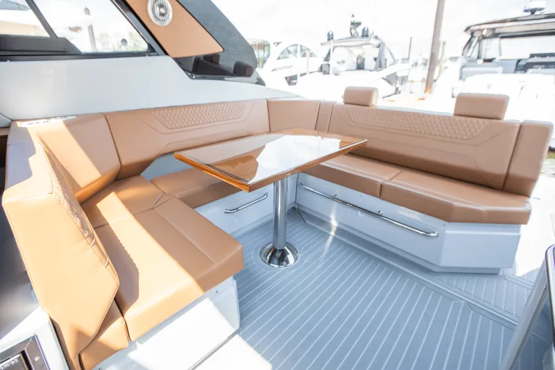 Slide: The Image of Cruisers 42 GLS South Beach Outboard 2024 - 40