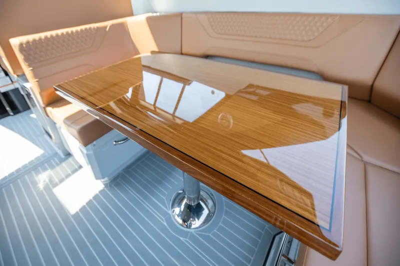 Slide: The Image of Cruisers 42 GLS South Beach Outboard 2024 - 41