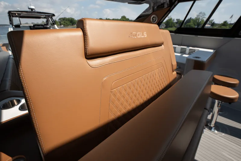 Slide: The Image of Cruisers 42 GLS South Beach Outboard 2024 - 59