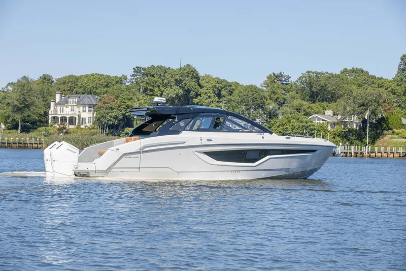 Slide: The Image of Cruisers 42 GLS South Beach Outboard 2024 - 6