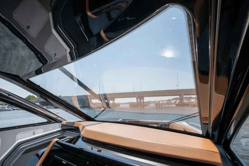 Slide: The Image of Cruisers 42 GLS South Beach Outboard 2024 - 63