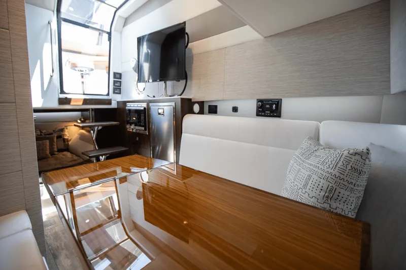 Slide: The Image of Cruisers 42 GLS South Beach Outboard 2024 - 65