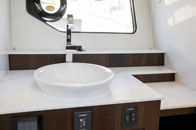 Slide: The Image of Cruisers 42 GLS South Beach Outboard 2024 - 73