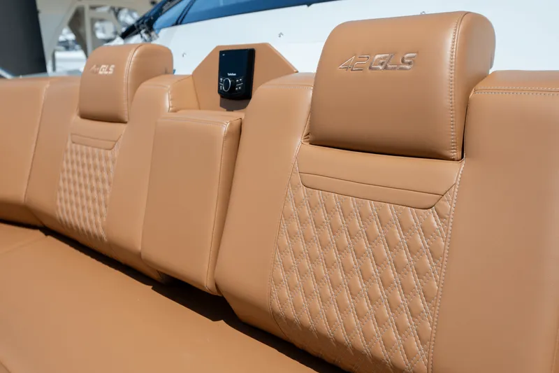 Slide: The Image of Cruisers 42 GLS South Beach Outboard 2024 - 79