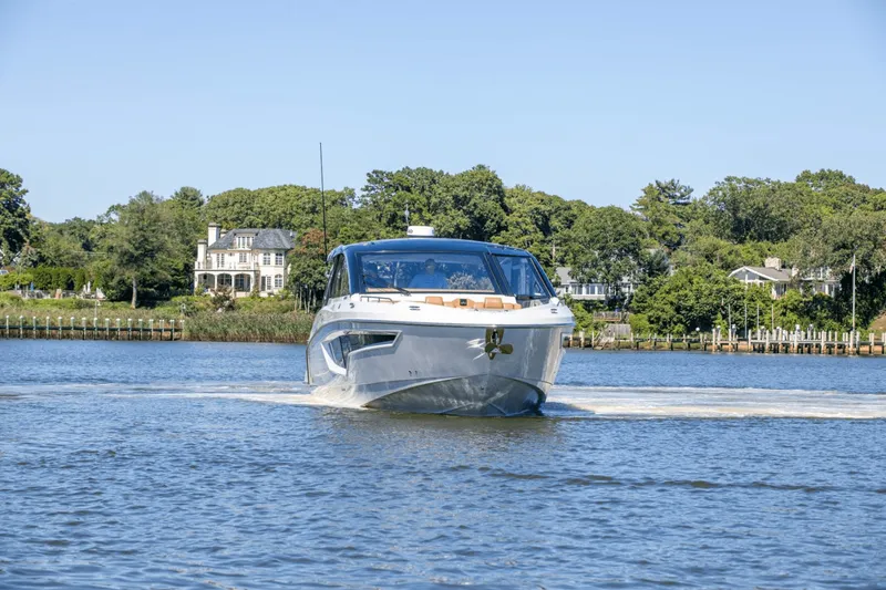 Slide: The Image of Cruisers 42 GLS South Beach Outboard 2024 - 8