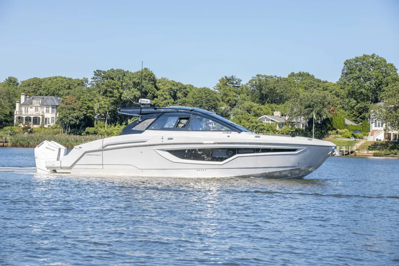 The Image of Cruisers Yachts 42 GLS South Beach Outboard 2024 - 0