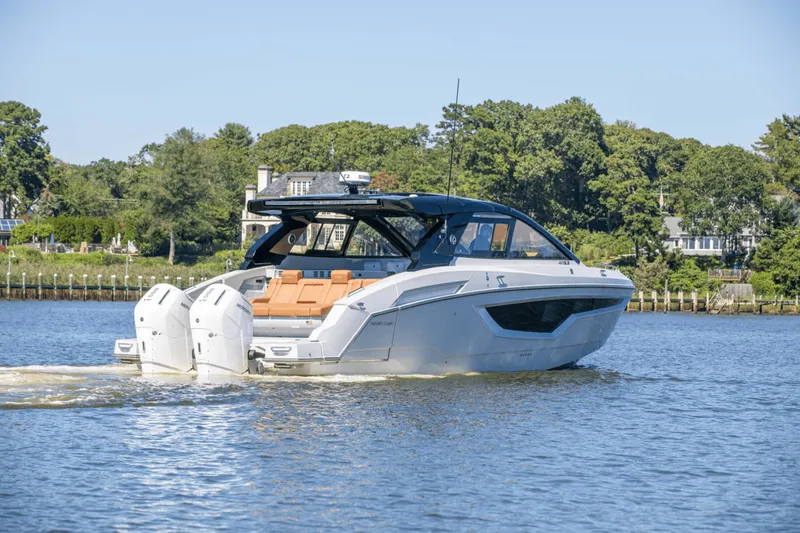 Slide: The Image of Cruisers Yachts 42 GLS South Beach Outboard 2024 - 16