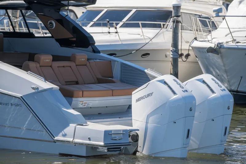Slide: The Image of Cruisers Yachts 42 GLS South Beach Outboard 2024 - 21