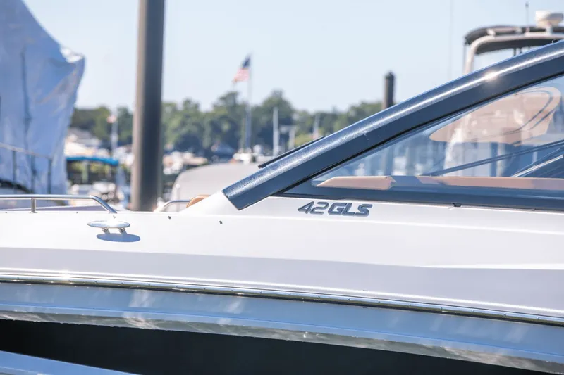 Slide: The Image of Cruisers Yachts 42 GLS South Beach Outboard 2024 - 22
