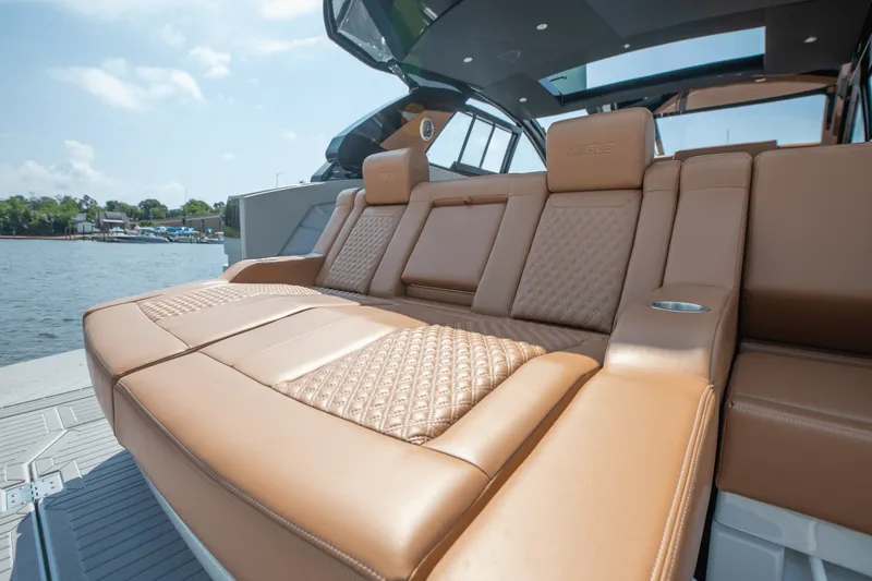 Slide: The Image of Cruisers Yachts 42 GLS South Beach Outboard 2024 - 30