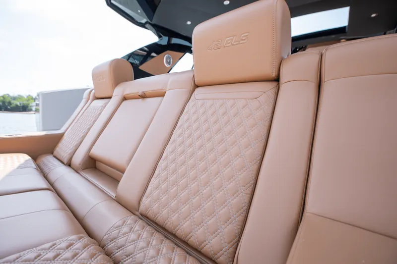 Slide: The Image of Cruisers Yachts 42 GLS South Beach Outboard 2024 - 31