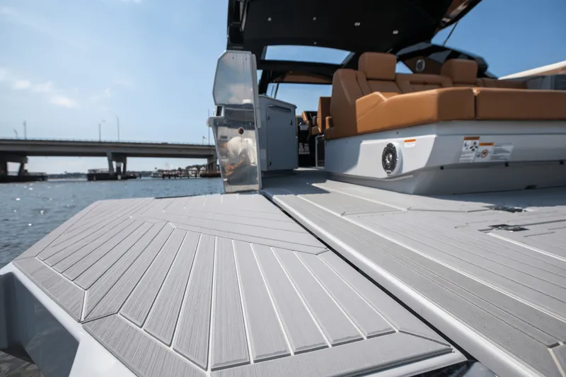 Slide: The Image of Cruisers Yachts 42 GLS South Beach Outboard 2024 - 34