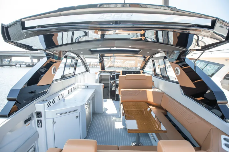 Slide: The Image of Cruisers Yachts 42 GLS South Beach Outboard 2024 - 35