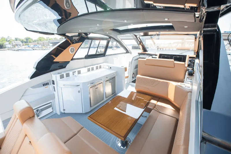 Slide: The Image of Cruisers Yachts 42 GLS South Beach Outboard 2024 - 36