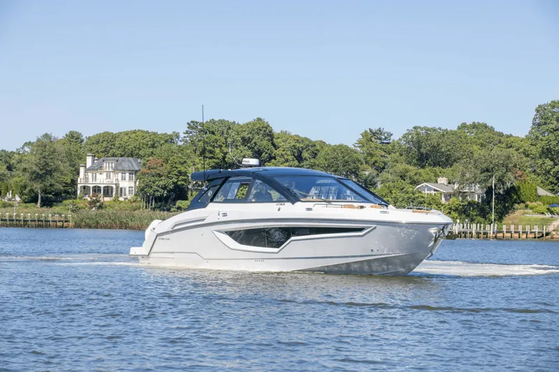 Slide: The Image of Cruisers Yachts 42 GLS South Beach Outboard 2024 - 4