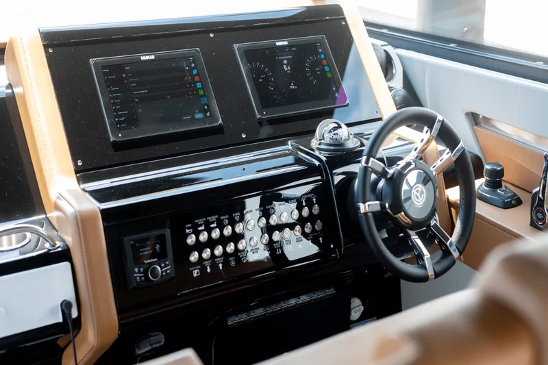 Slide: The Image of Cruisers Yachts 42 GLS South Beach Outboard 2024 - 52