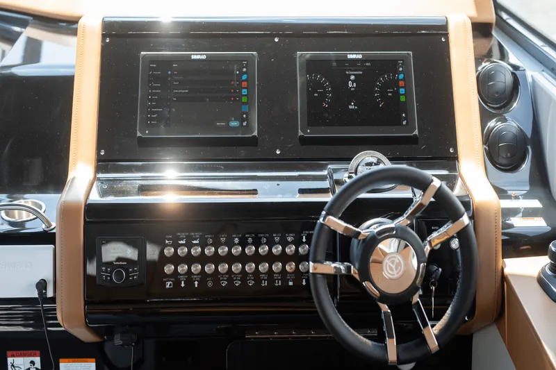 Slide: The Image of Cruisers Yachts 42 GLS South Beach Outboard 2024 - 54