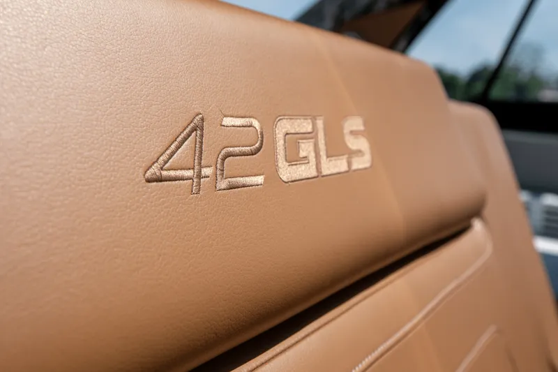 Slide: The Image of Cruisers Yachts 42 GLS South Beach Outboard 2024 - 60