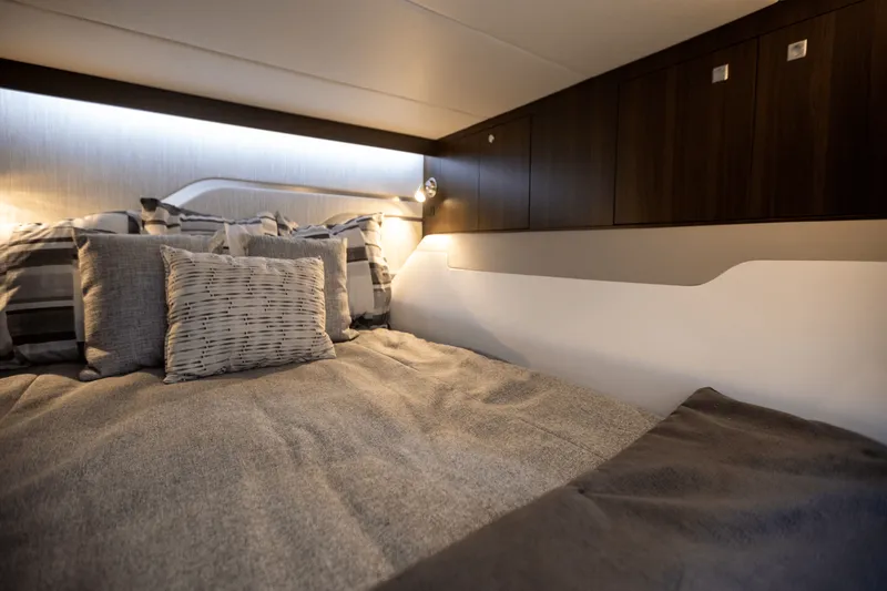 Slide: The Image of Cruisers Yachts 42 GLS South Beach Outboard 2024 - 68