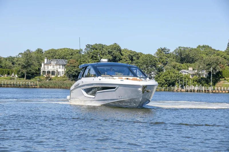 Slide: The Image of Cruisers Yachts 42 GLS South Beach Outboard 2024 - 7