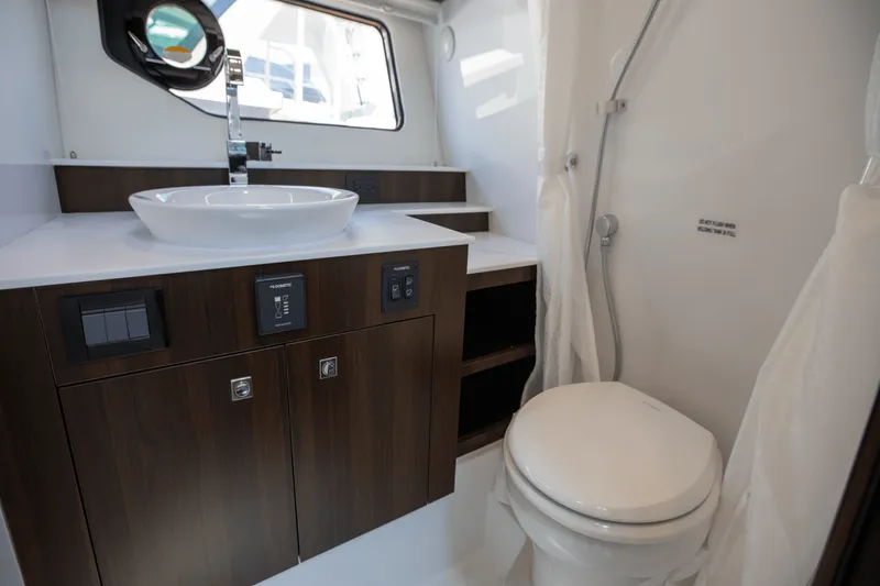 Slide: The Image of Cruisers Yachts 42 GLS South Beach Outboard 2024 - 70