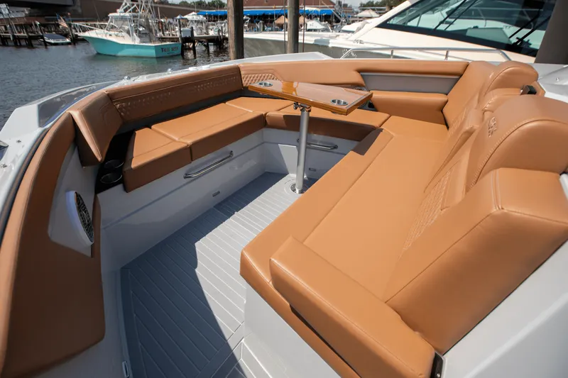 Slide: The Image of Cruisers Yachts 42 GLS South Beach Outboard 2024 - 76