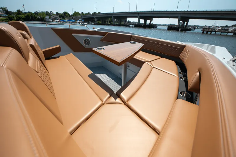 Slide: The Image of Cruisers Yachts 42 GLS South Beach Outboard 2024 - 77