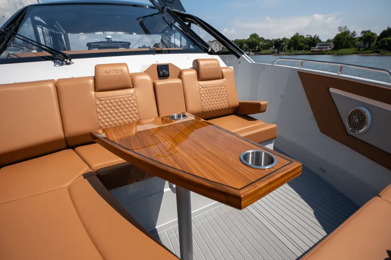 Slide: The Image of Cruisers Yachts 42 GLS South Beach Outboard 2024 - 78