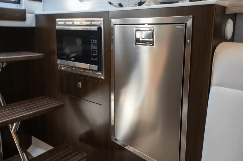 Slide: The Image of Cruisers Yachts 42 GLS South Beach Outboard 2024 - 86