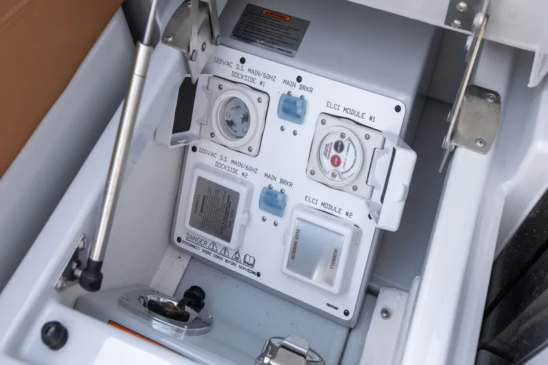 Slide: The Image of Cruisers Yachts 42 GLS South Beach Outboard 2024 - 87