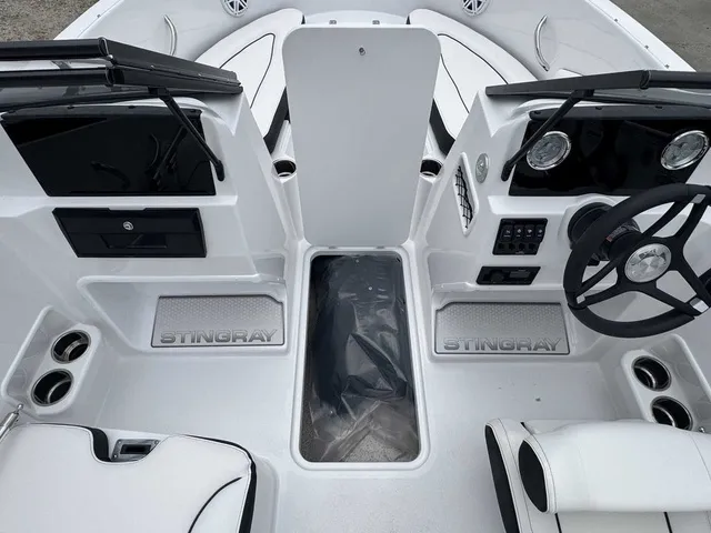 Slide: The Image of Stingray 172DC 2026 - 7