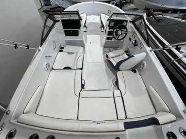 Slide: The Image of Stingray 172DC 2026 - 1