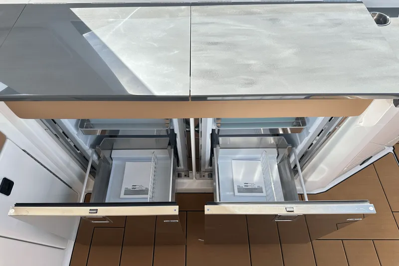 Slide: The Image of Aviara AV40 Outboard 2024 - 10