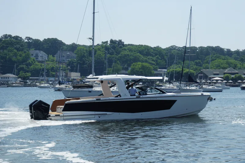 Slide: The Image of Aviara AV40 Outboard 2024 - 2