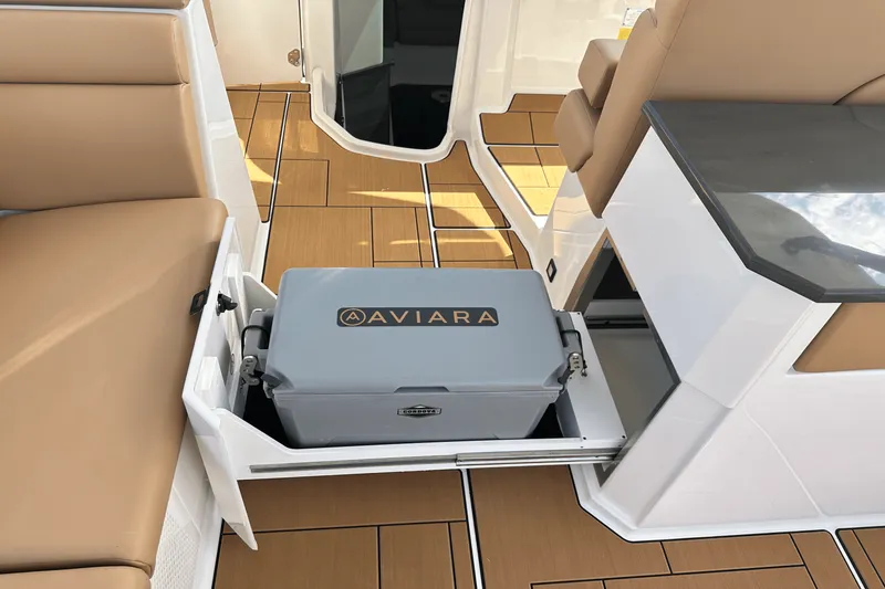 Slide: The Image of Aviara AV40 Outboard 2024 - 22
